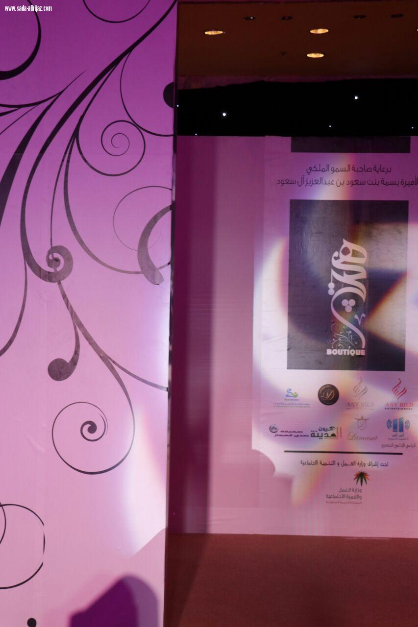 المصممة نادية الحافظي صاحبة أول عرض ازياء نسائي بالمدينه المنوره .. 